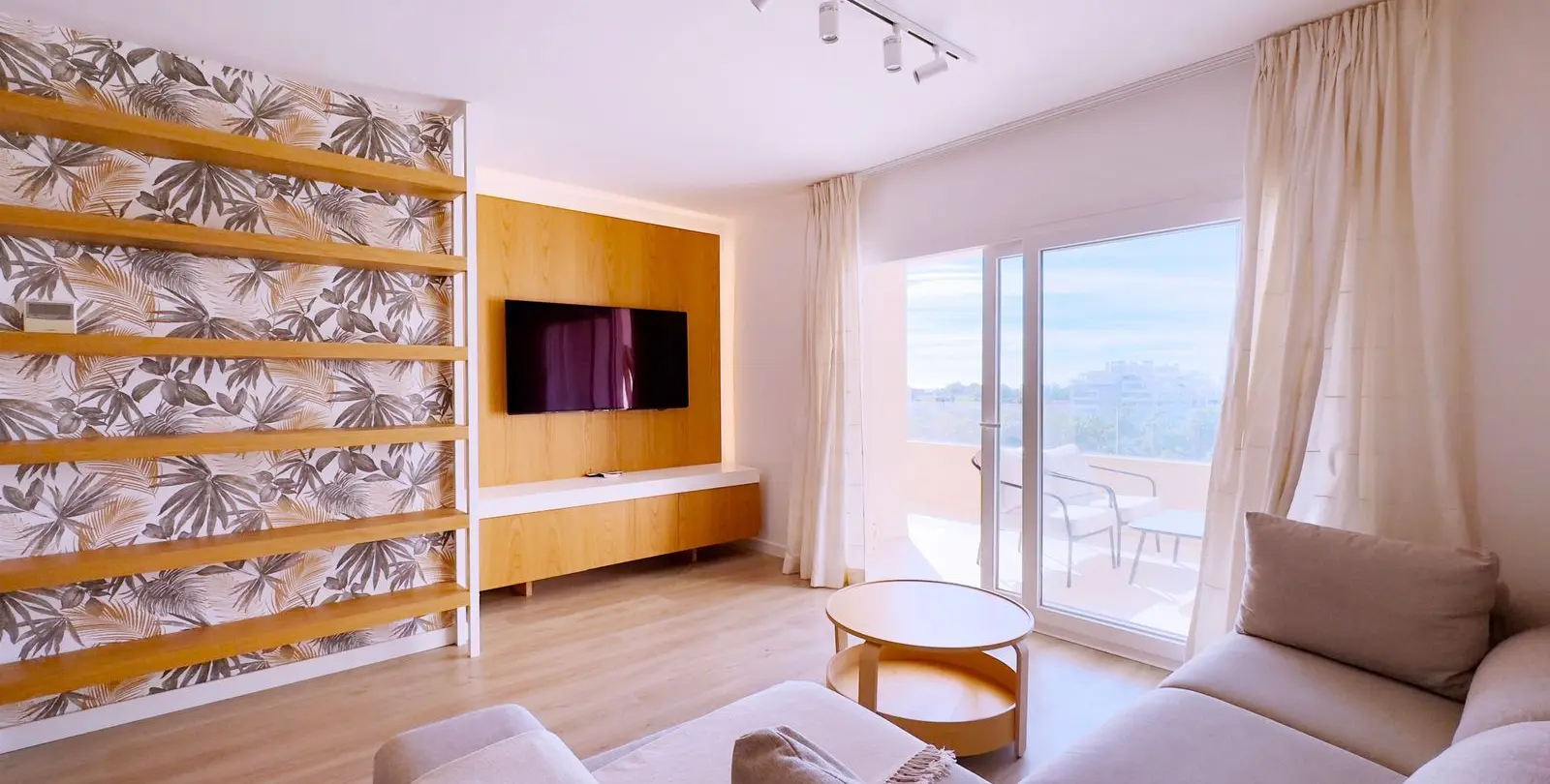 Venta de apartamento en planta media en La Campana 6