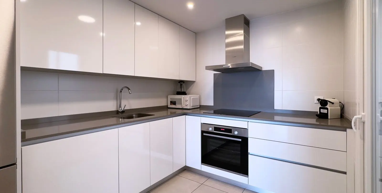 Venta de apartamento en planta media en La Campana 8