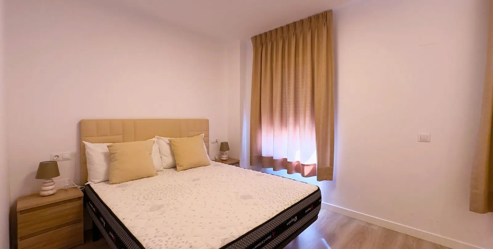 Venta de apartamento en planta media en La Campana 11