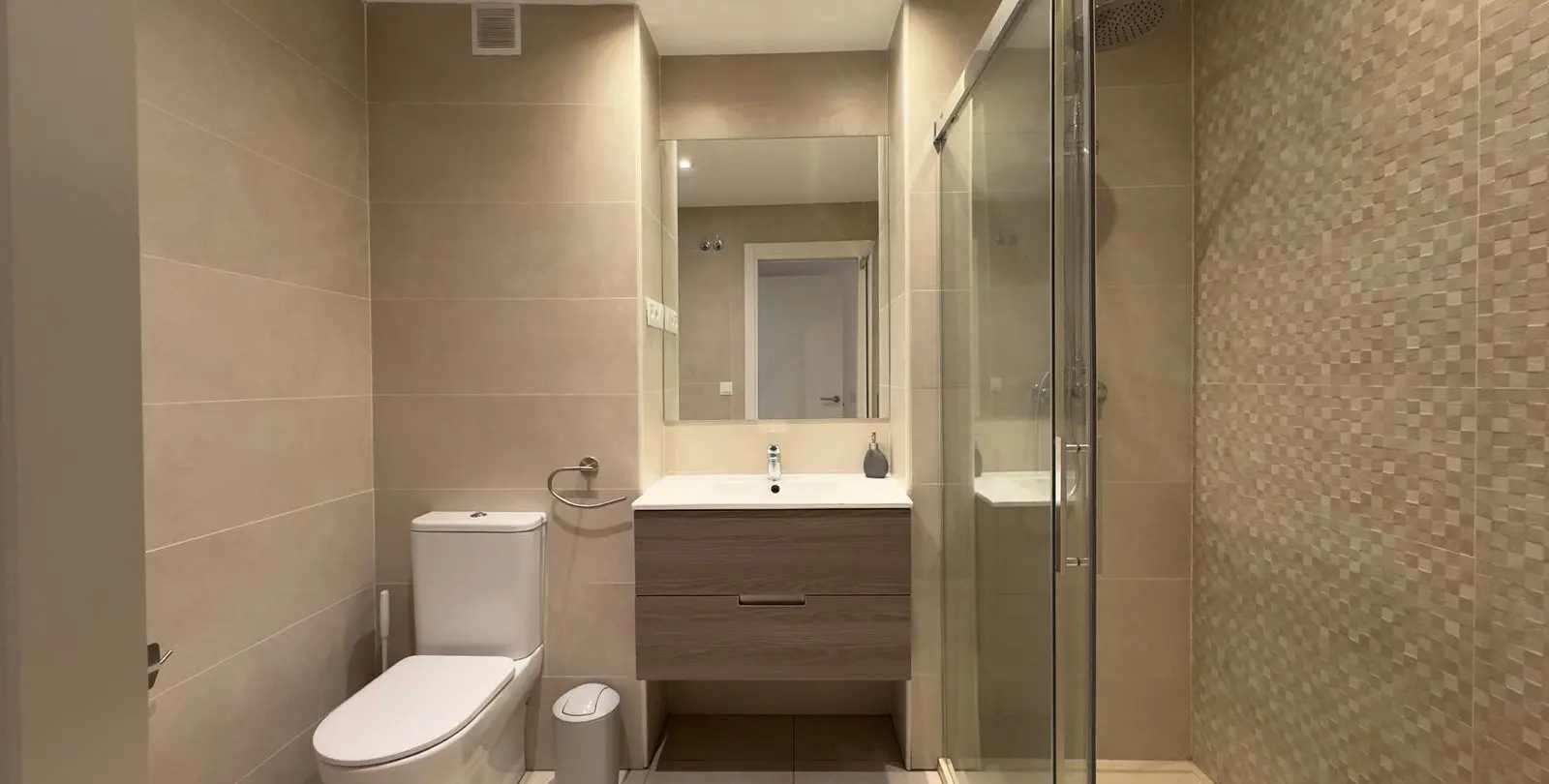 Venta de apartamento en planta media en La Campana 12