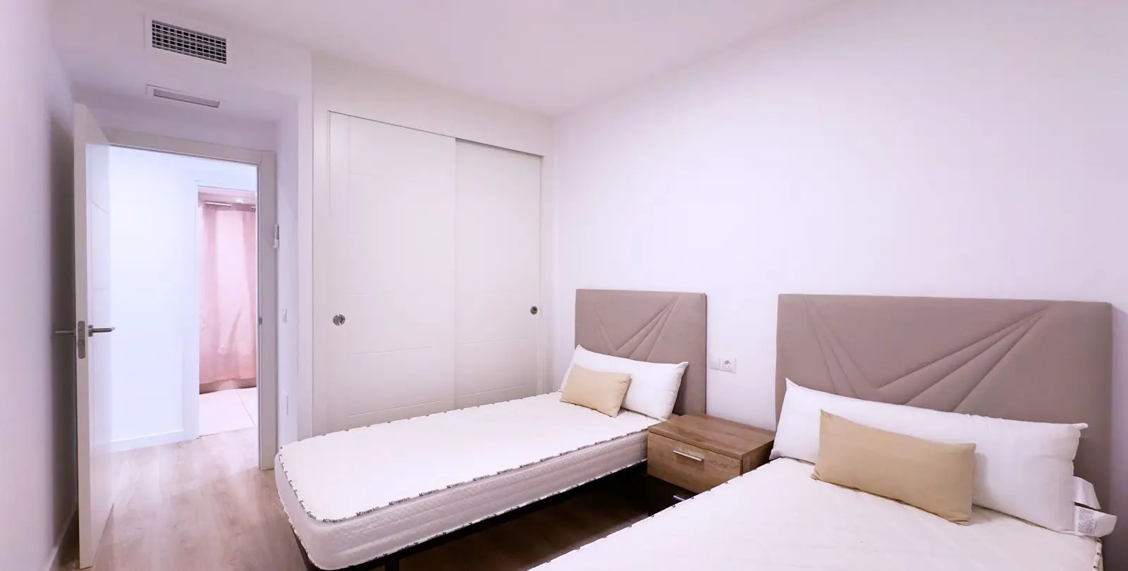 Venta de apartamento en planta media en La Campana 13
