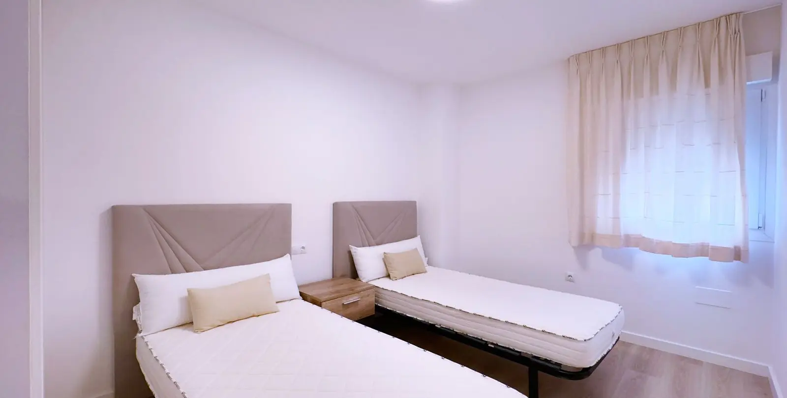 Venta de apartamento en planta media en La Campana 14