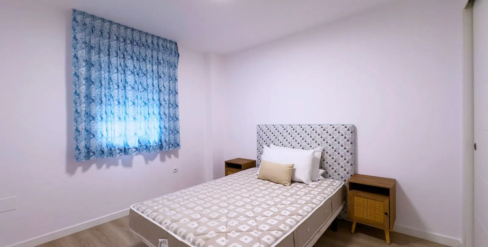 Venta de apartamento en planta media en La Campana 15