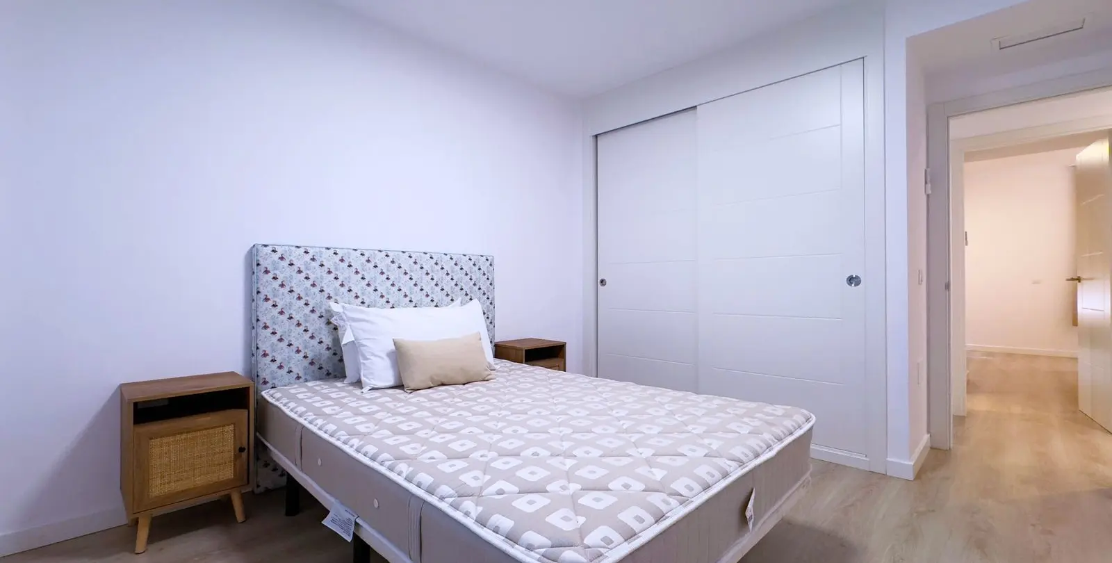 Venta de apartamento en planta media en La Campana 16