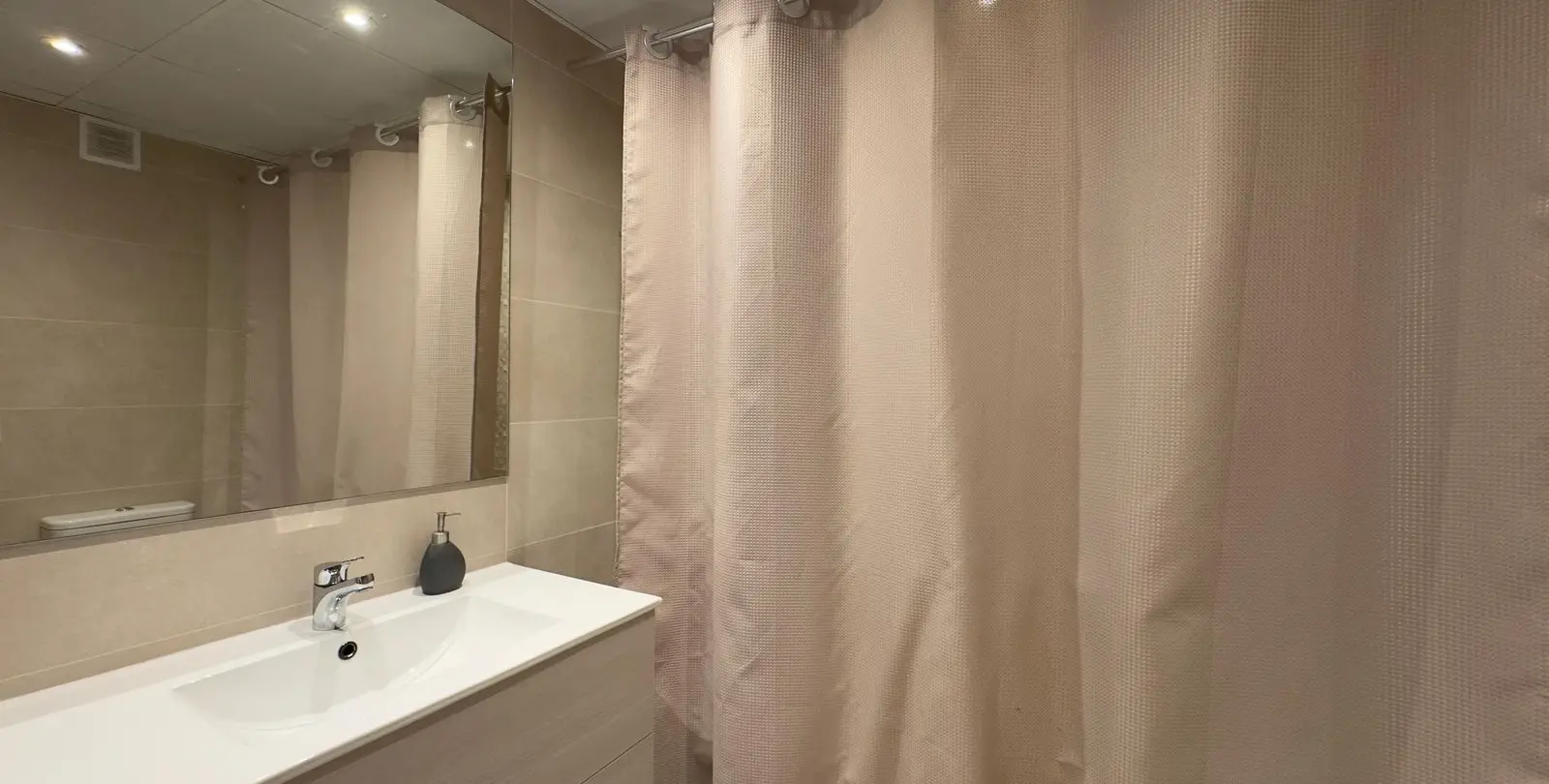 Venta de apartamento en planta media en La Campana 17