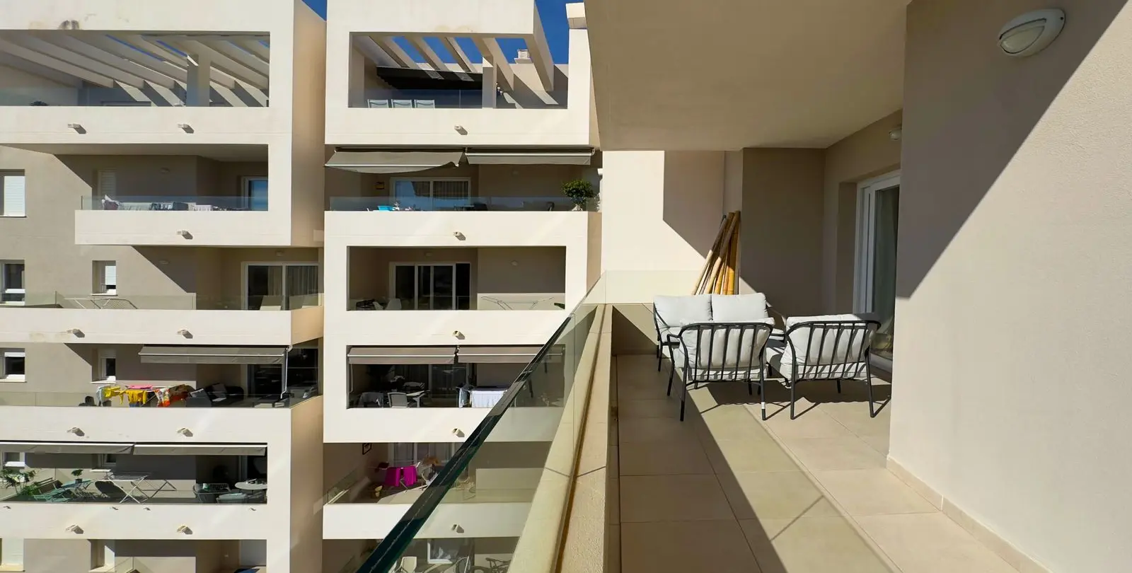 Venta de apartamento en planta media en La Campana 18