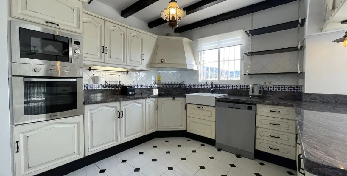 Долгосрочная аренда  отдельно стоящей виллы в Nerja 4