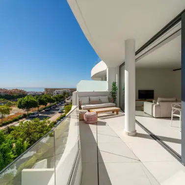 Sale of middle floor apartment in Fuengirola