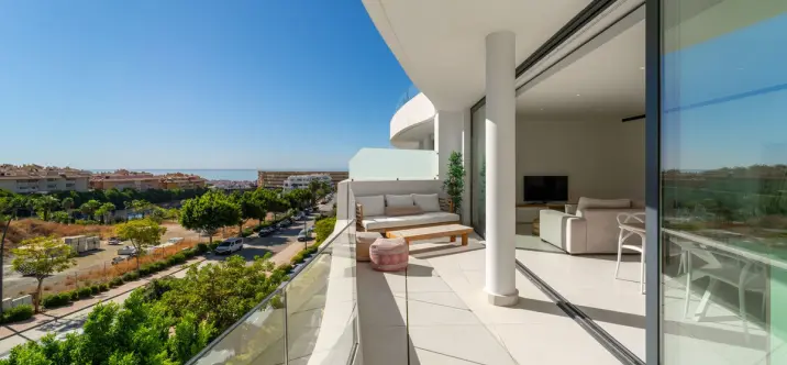 Sale of middle floor apartment in Fuengirola 0