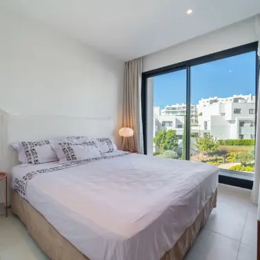 Sale of middle floor apartment in Fuengirola