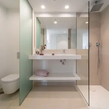 Sale of middle floor apartment in Fuengirola