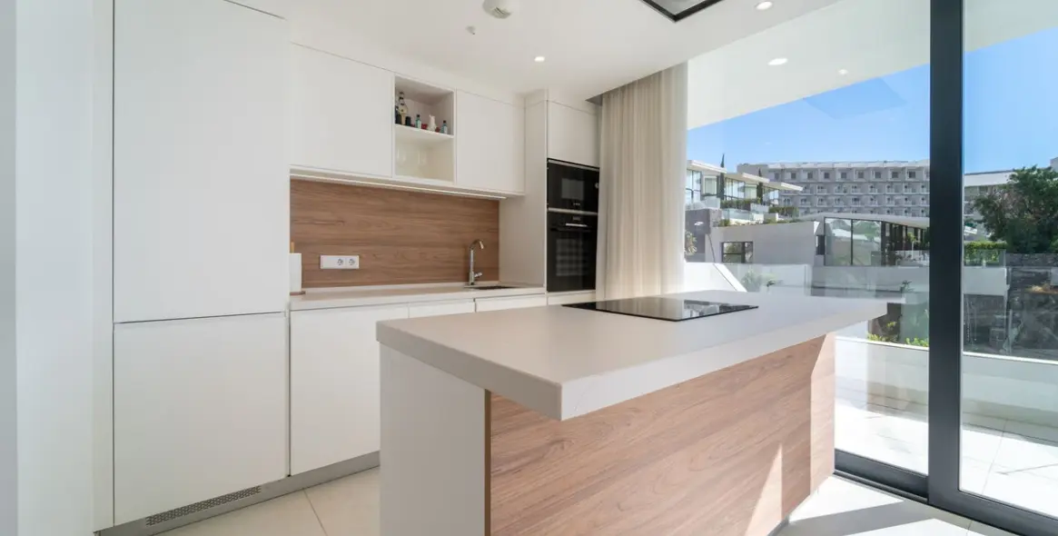 Sale of middle floor apartment in Fuengirola 16