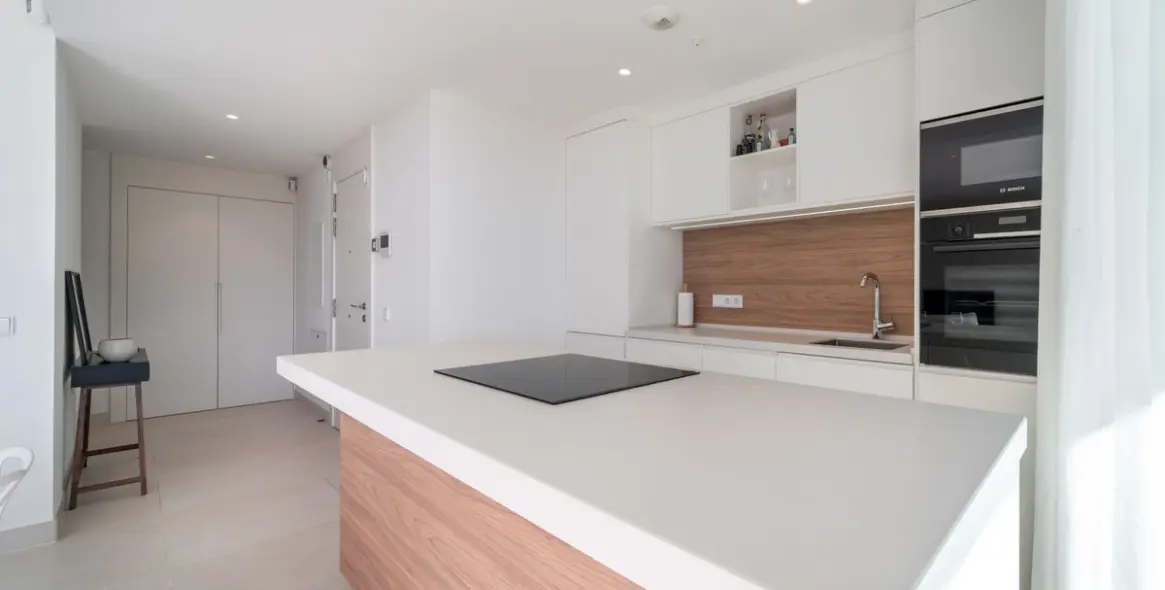 Sale of middle floor apartment in Fuengirola 17