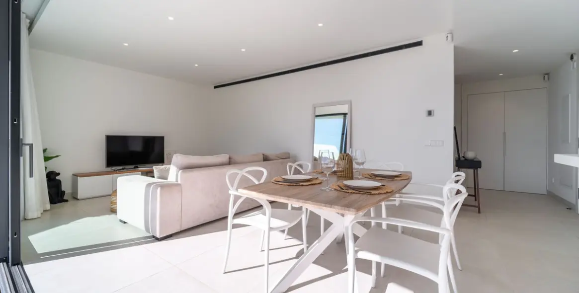 Sale of middle floor apartment in Fuengirola 18