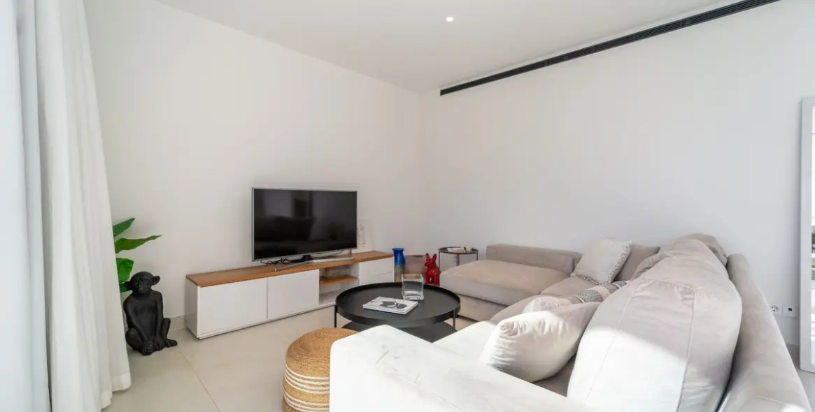 Sale of middle floor apartment in Fuengirola 19