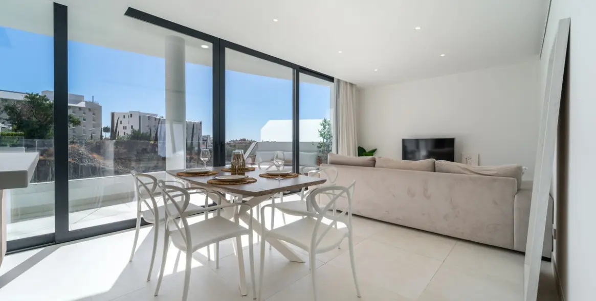 Sale of middle floor apartment in Fuengirola 21