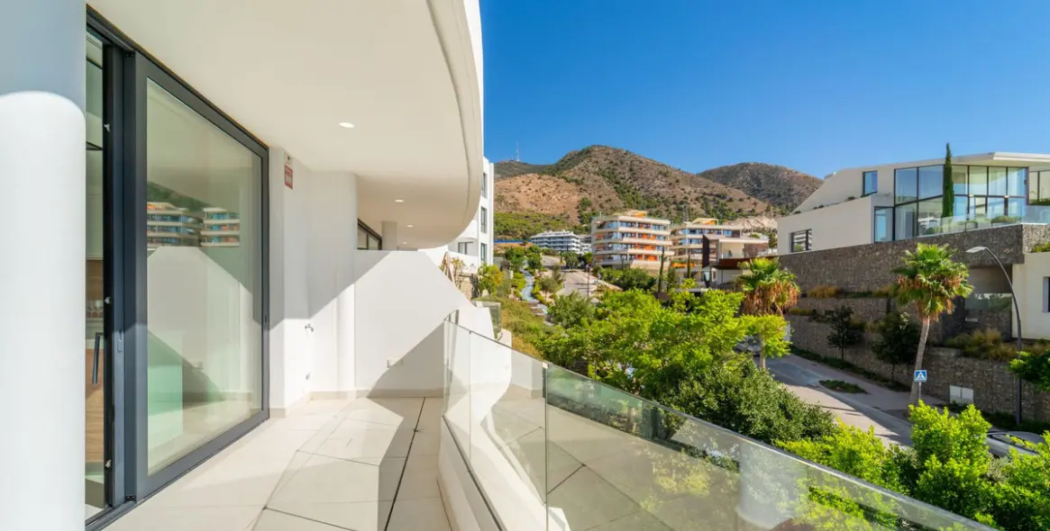 Sale of middle floor apartment in Fuengirola 25