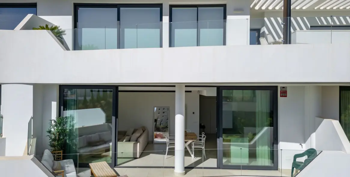 Sale of middle floor apartment in Fuengirola 26