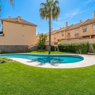 Sale of townhouse in Calahonda