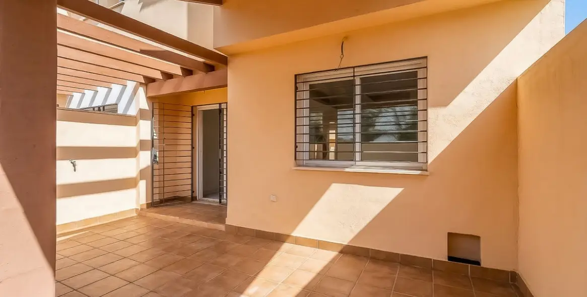Sale of townhouse in Calahonda 10