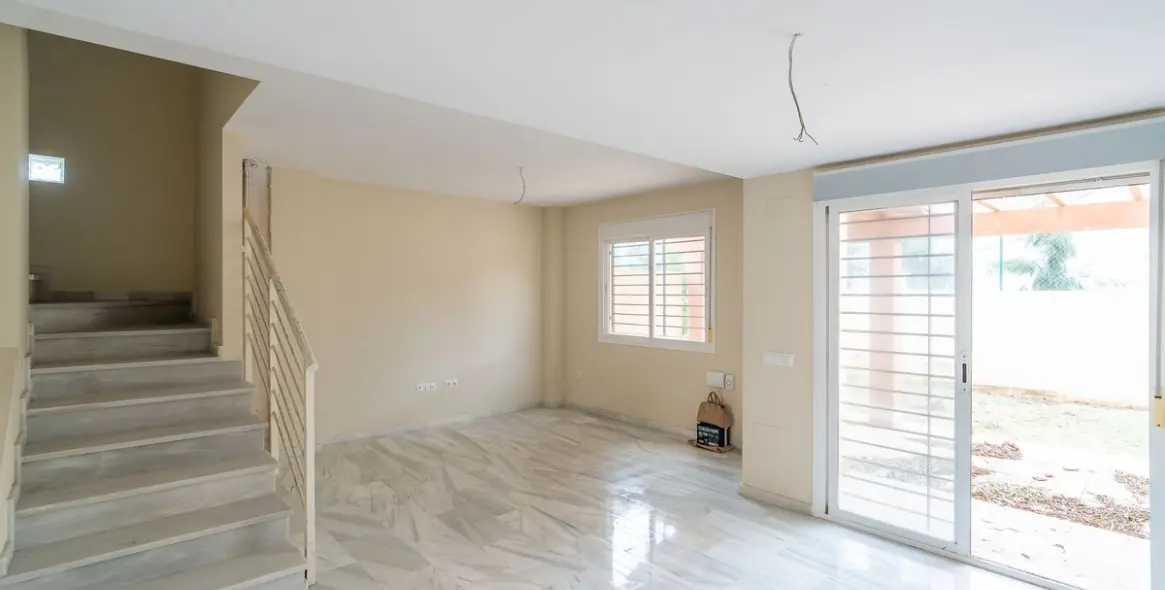 Sale of townhouse in Calahonda 15