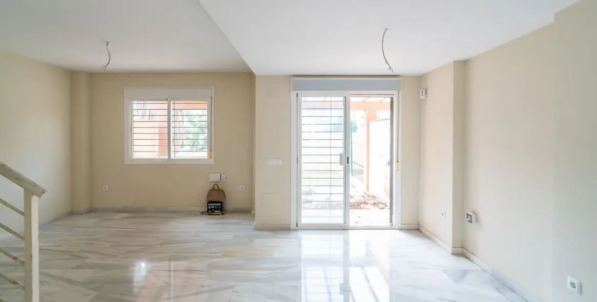 Sale of townhouse in Calahonda 17