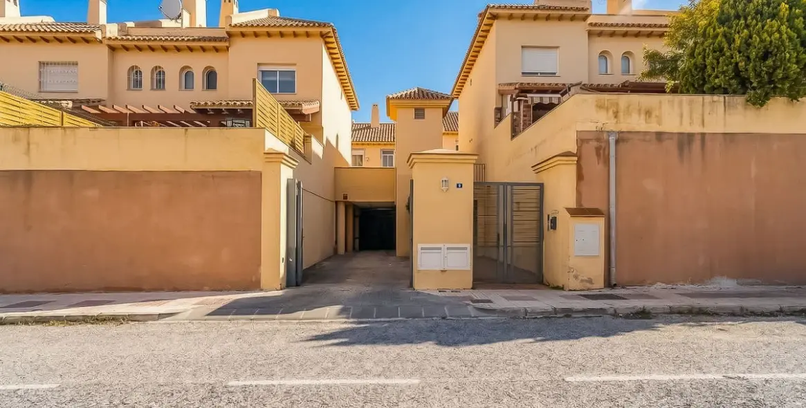 Sale of townhouse in Calahonda 49