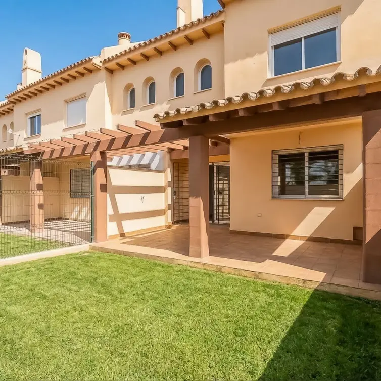 Sale of townhouse in Calahonda