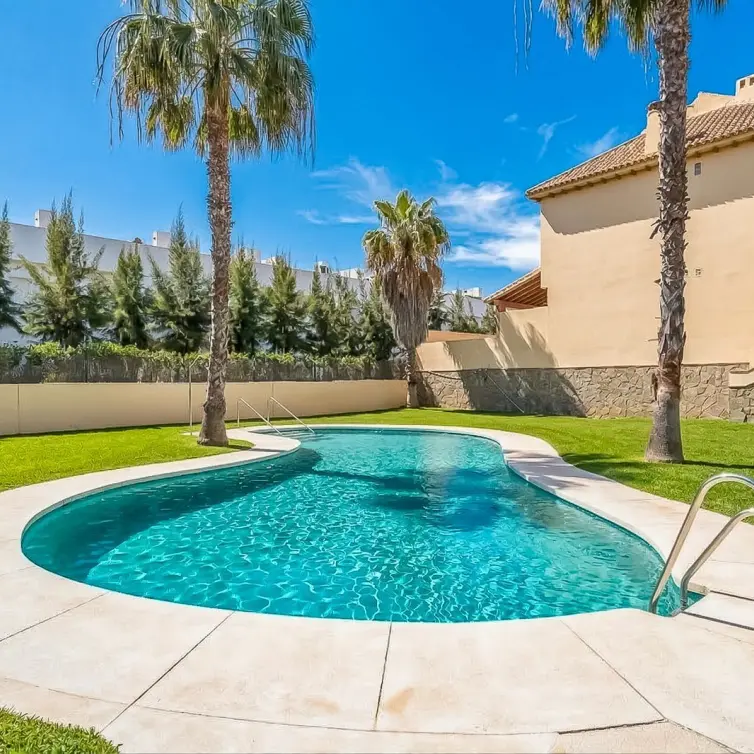Sale of townhouse in Calahonda