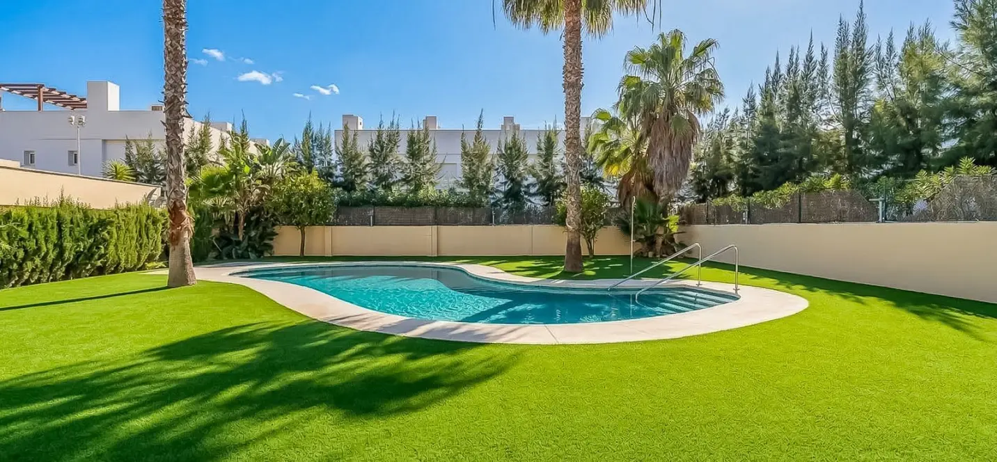 Sale of townhouse in Calahonda 3