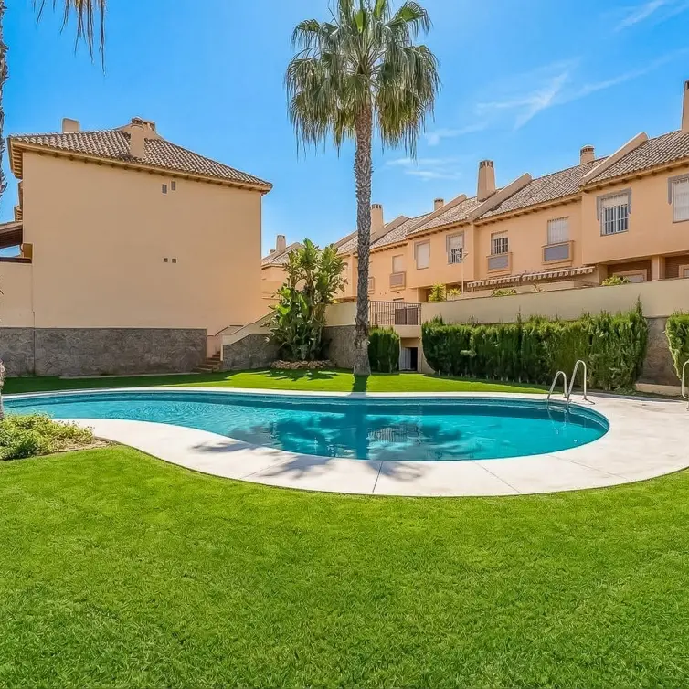 Sale of townhouse in Calahonda