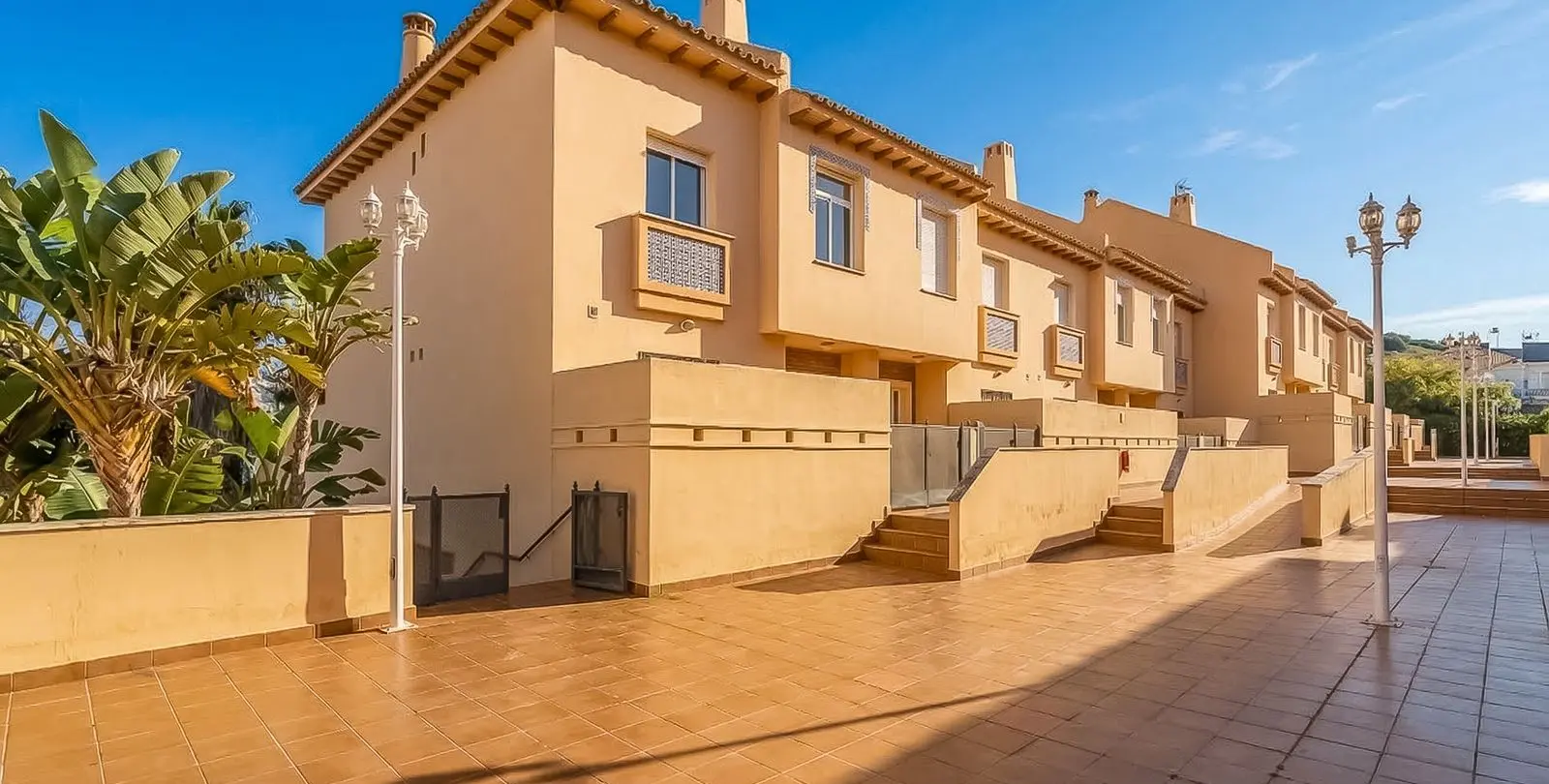 Sale of townhouse in Calahonda 7