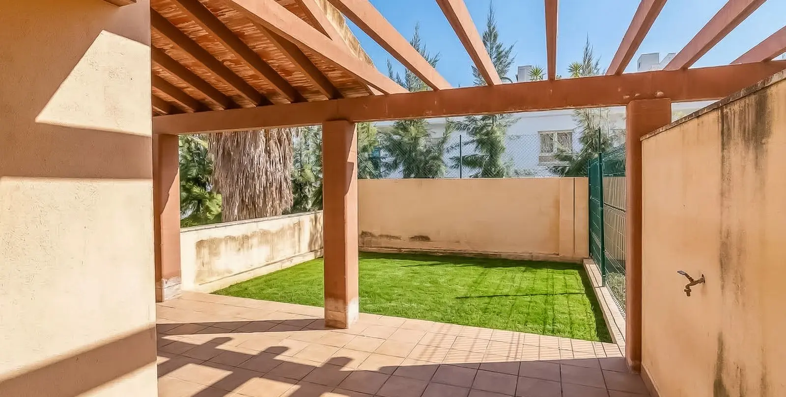 Sale of townhouse in Calahonda 10