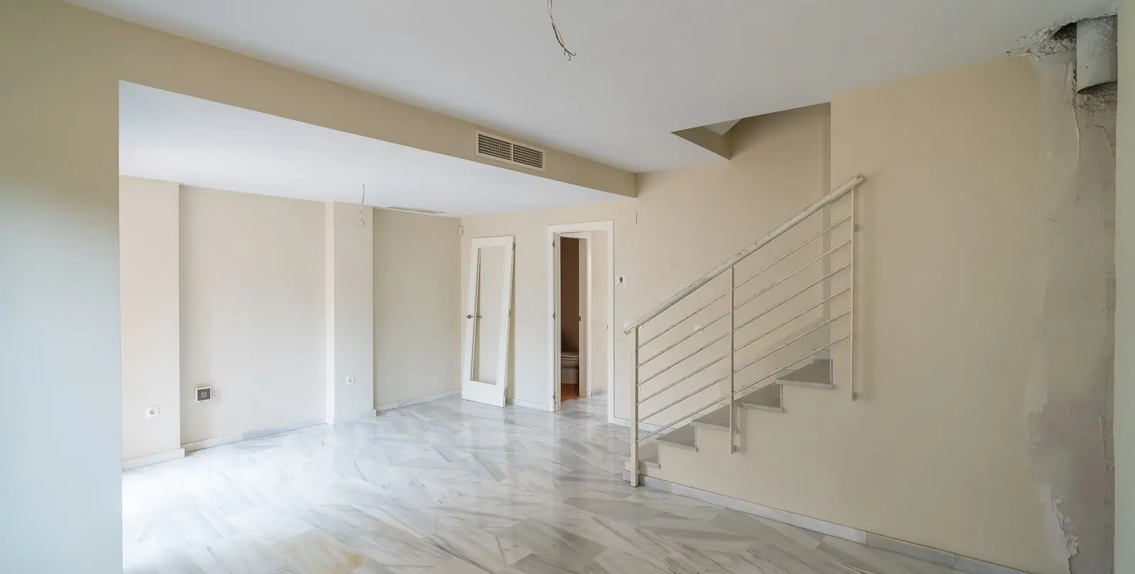 Sale of townhouse in Calahonda 13