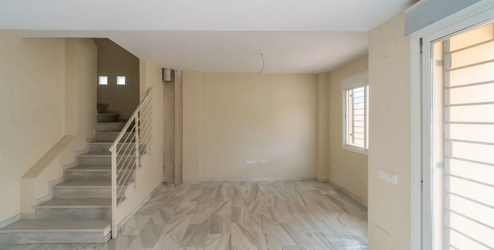 Sale of townhouse in Calahonda 15