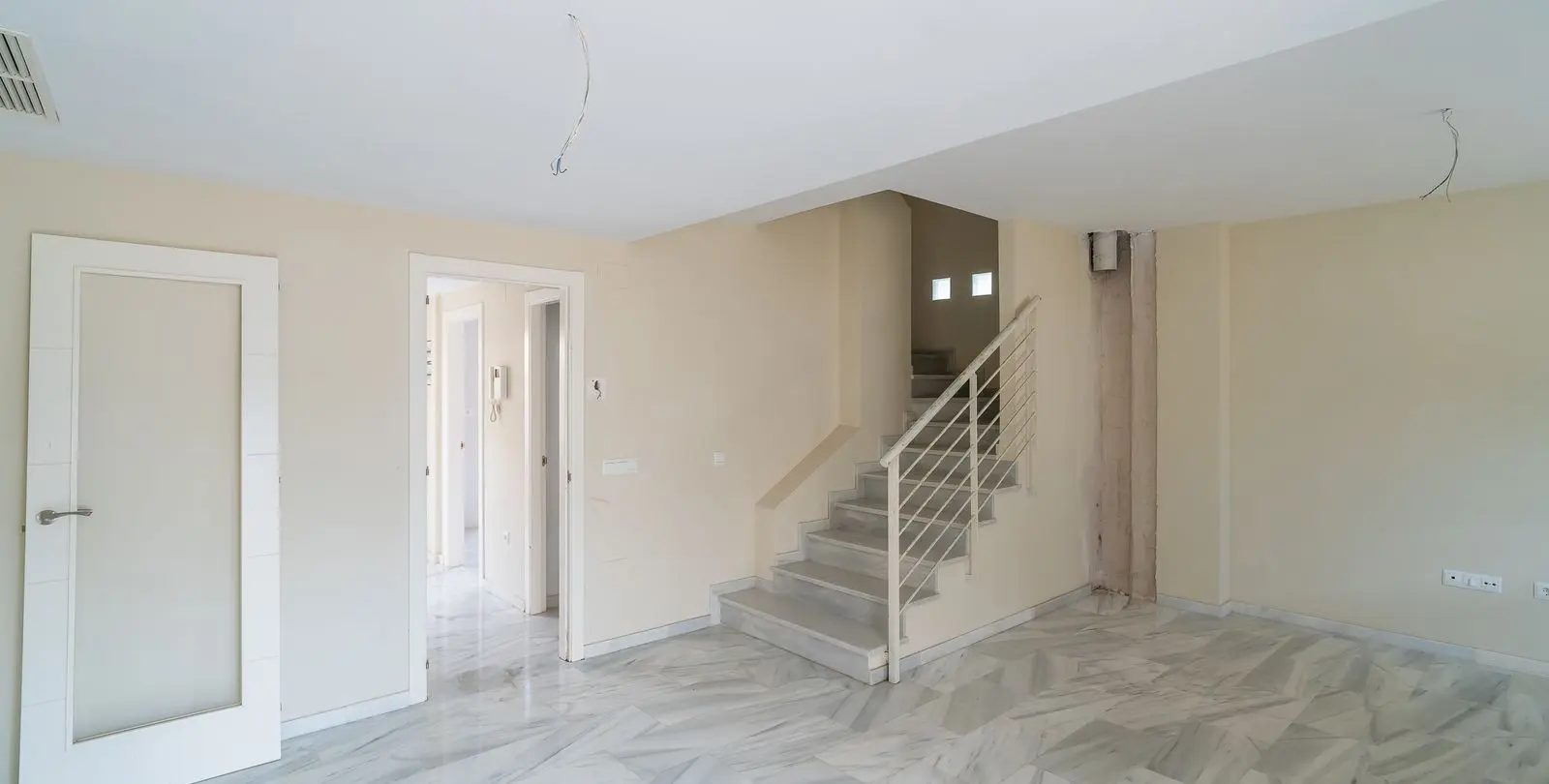 Sale of townhouse in Calahonda 29
