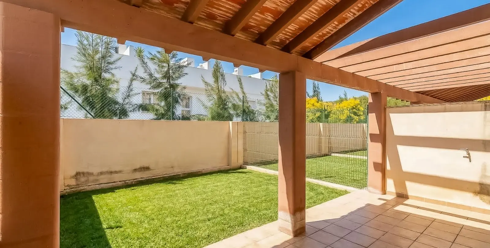 Sale of townhouse in Calahonda 45
