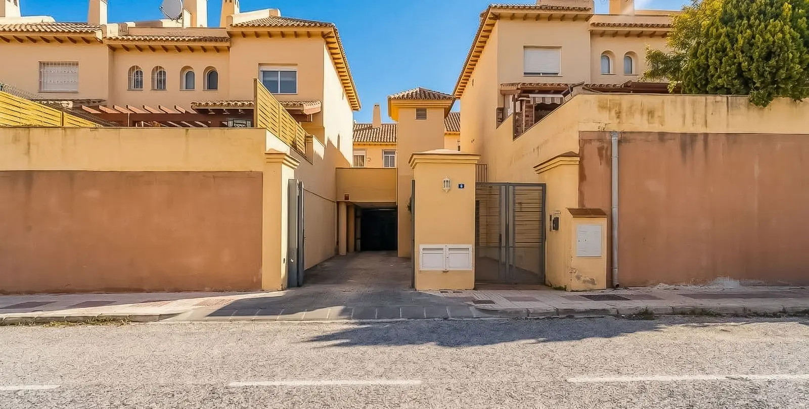 Sale of townhouse in Calahonda 49