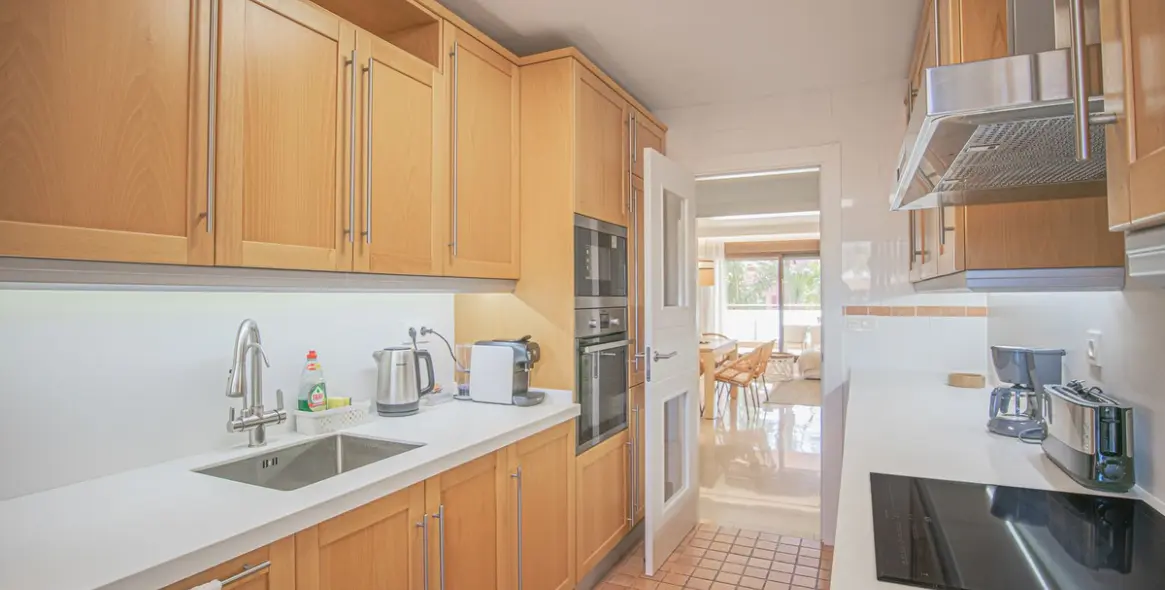 Продажа апартаментов на среднем этаже в Estepona 5