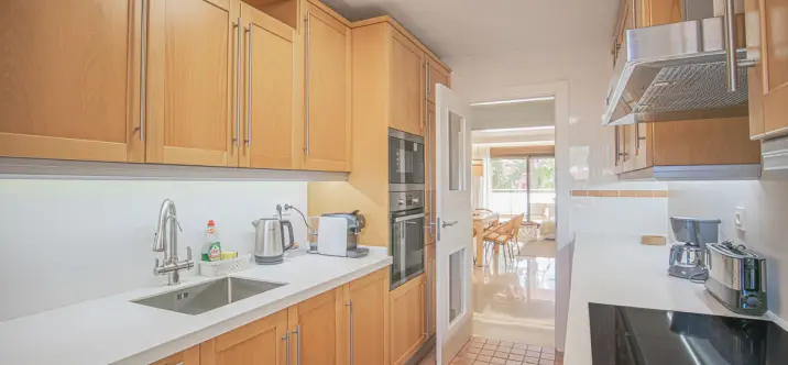 Sale of middle floor apartment in Estepona 4