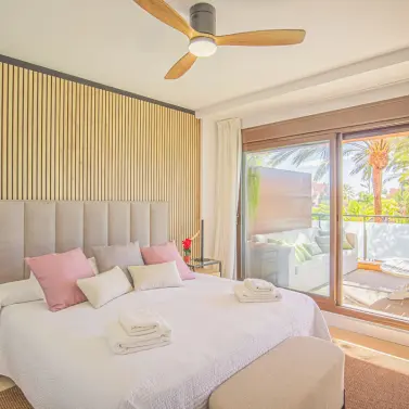 Sale of middle floor apartment in Estepona