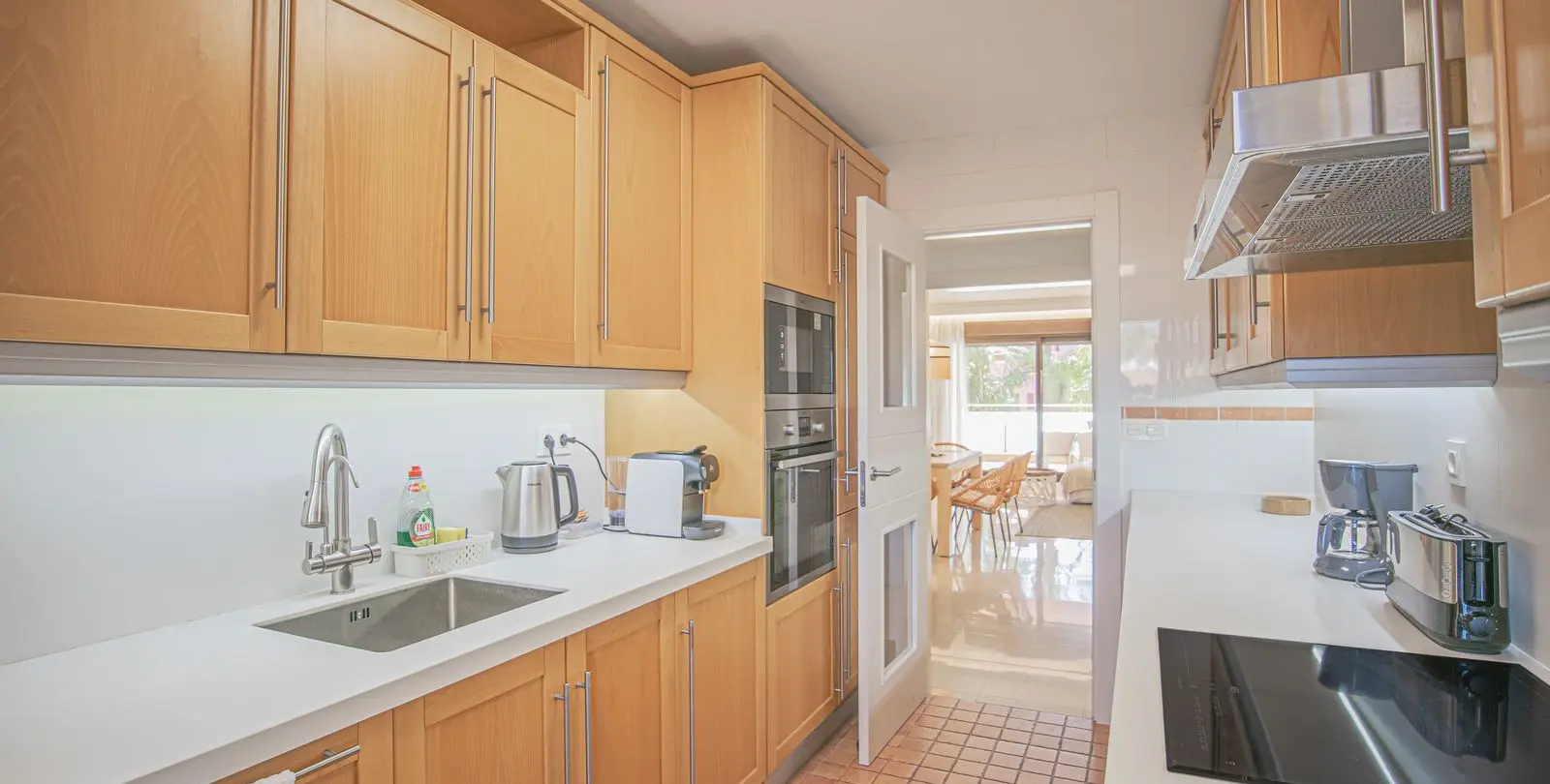 Sale of middle floor apartment in New Golden Mile 6