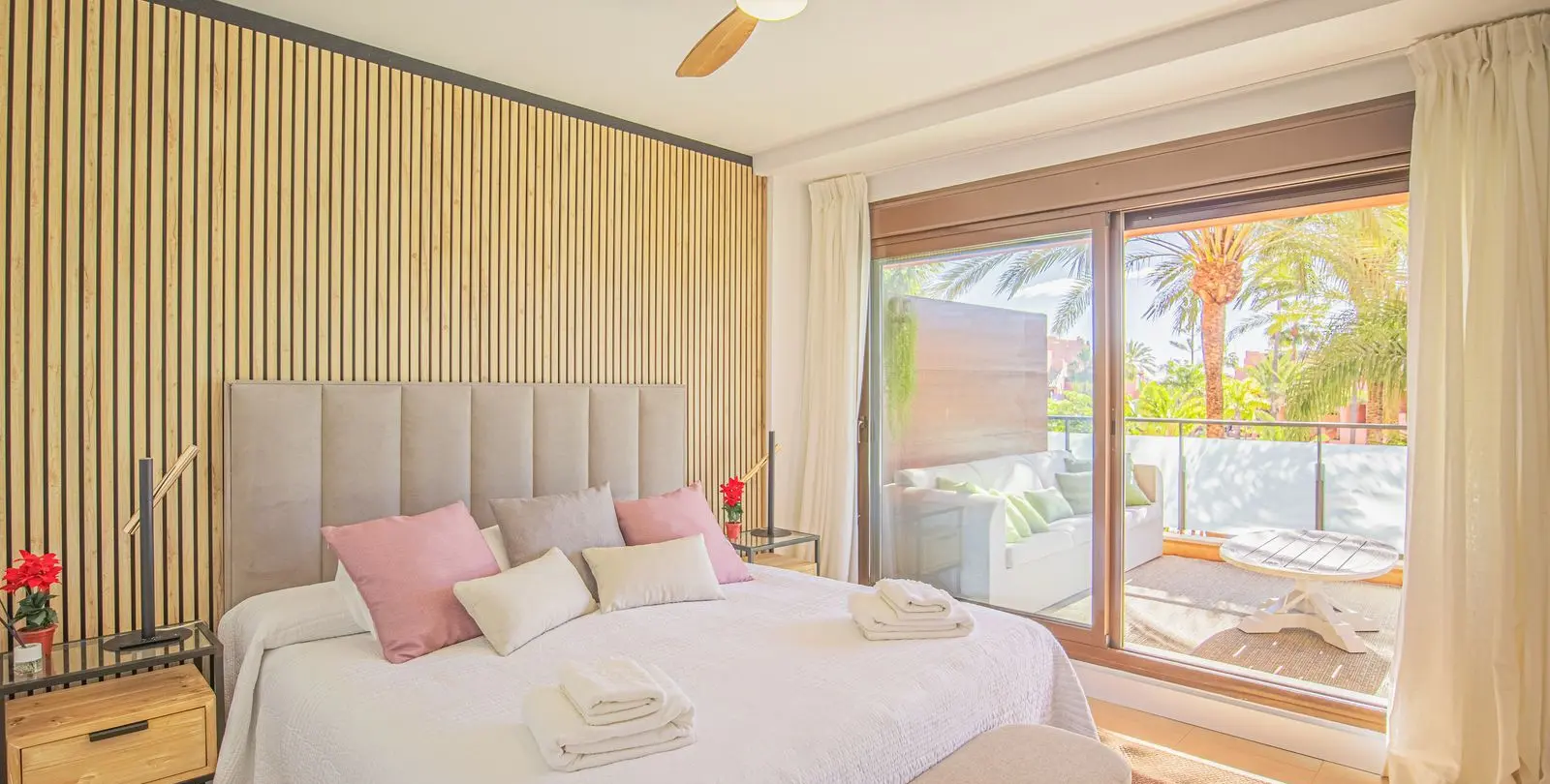 Sale of middle floor apartment in New Golden Mile 7