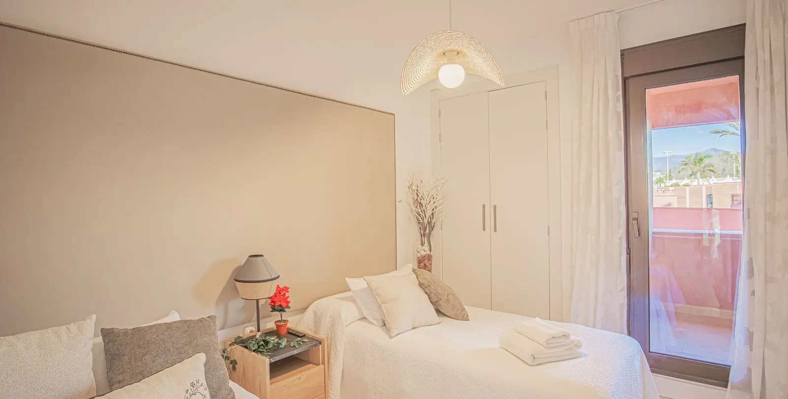 Sale of middle floor apartment in New Golden Mile 9