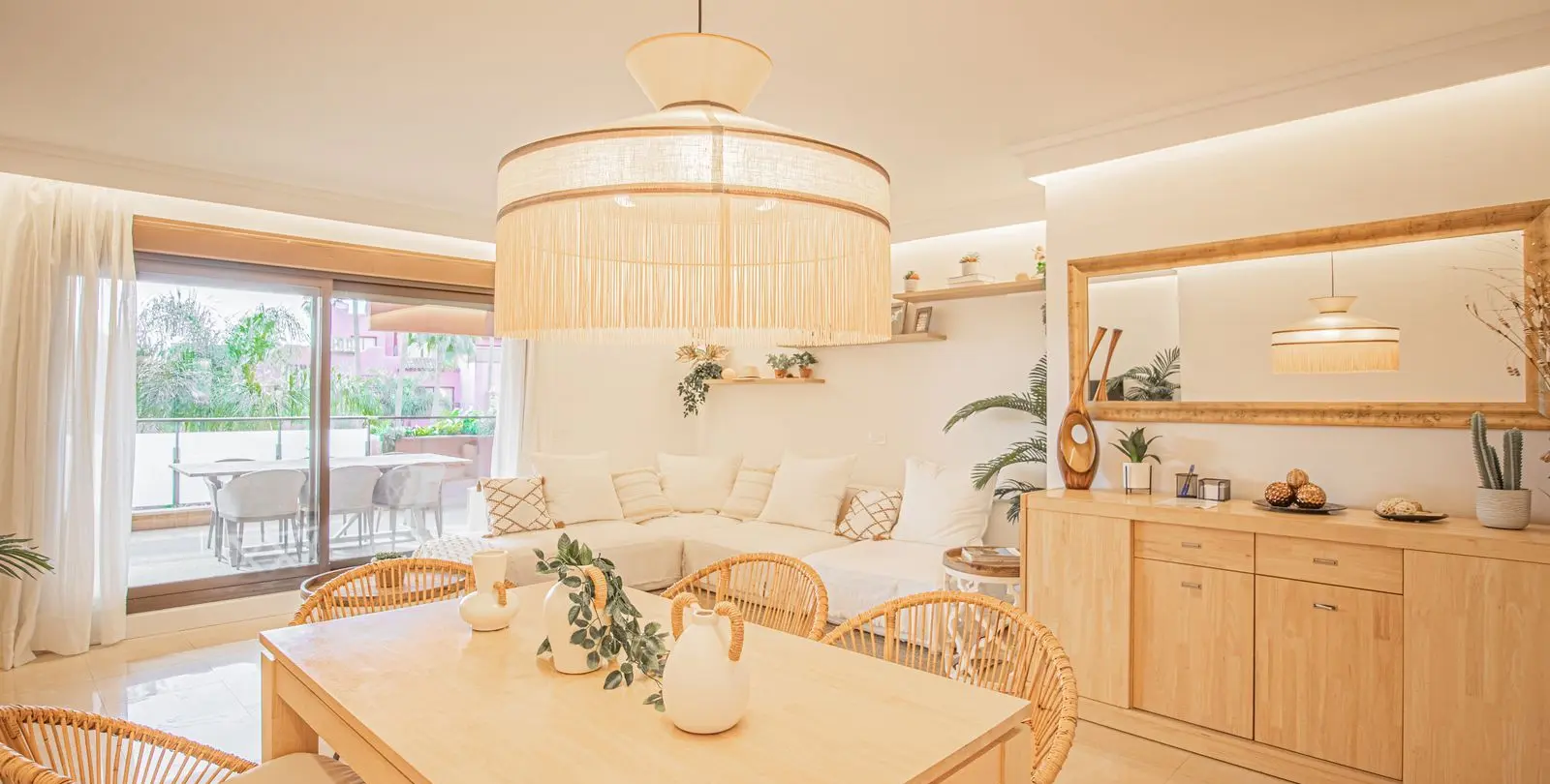 Sale of middle floor apartment in New Golden Mile 10