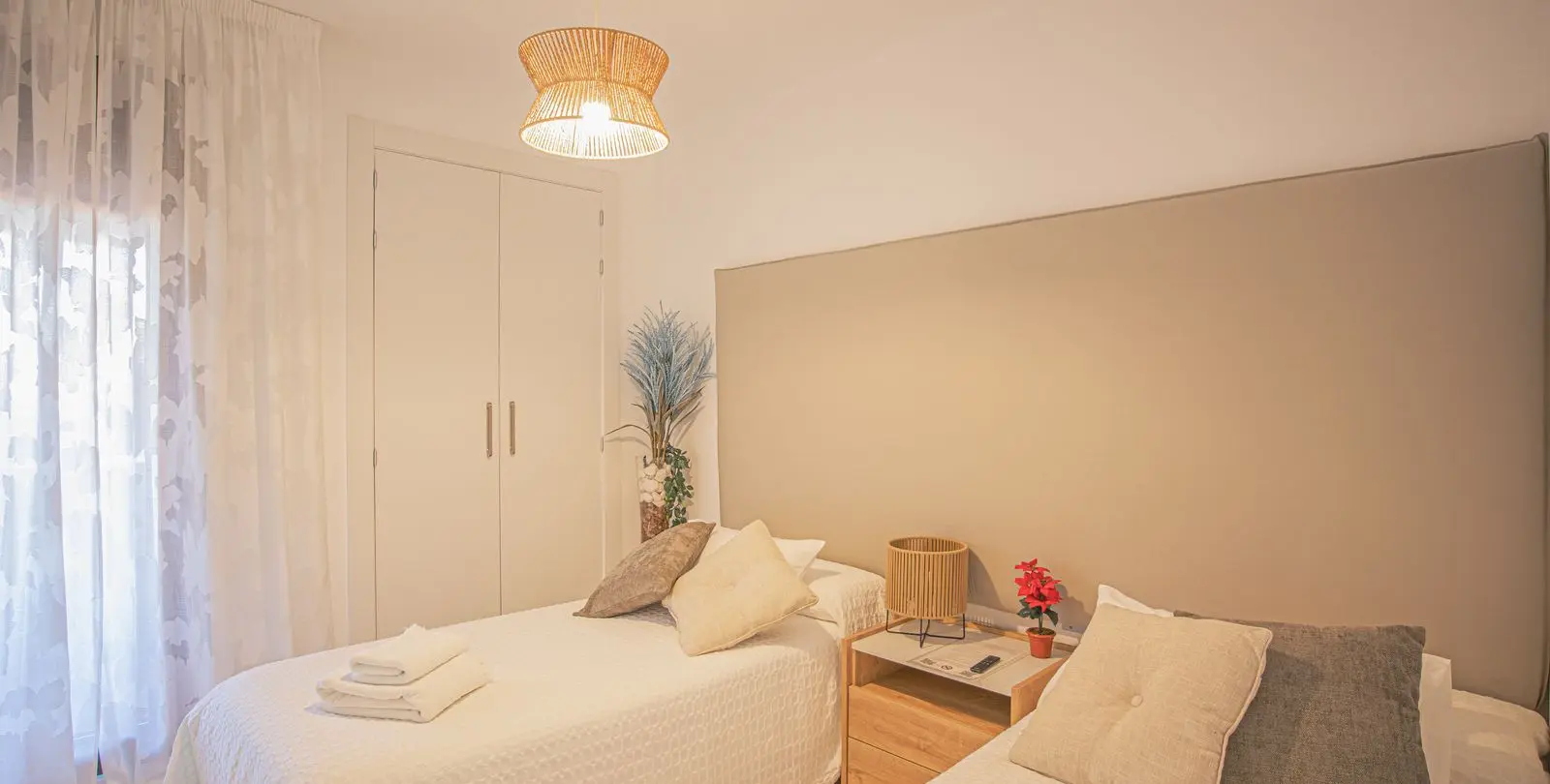 Sale of middle floor apartment in New Golden Mile 12