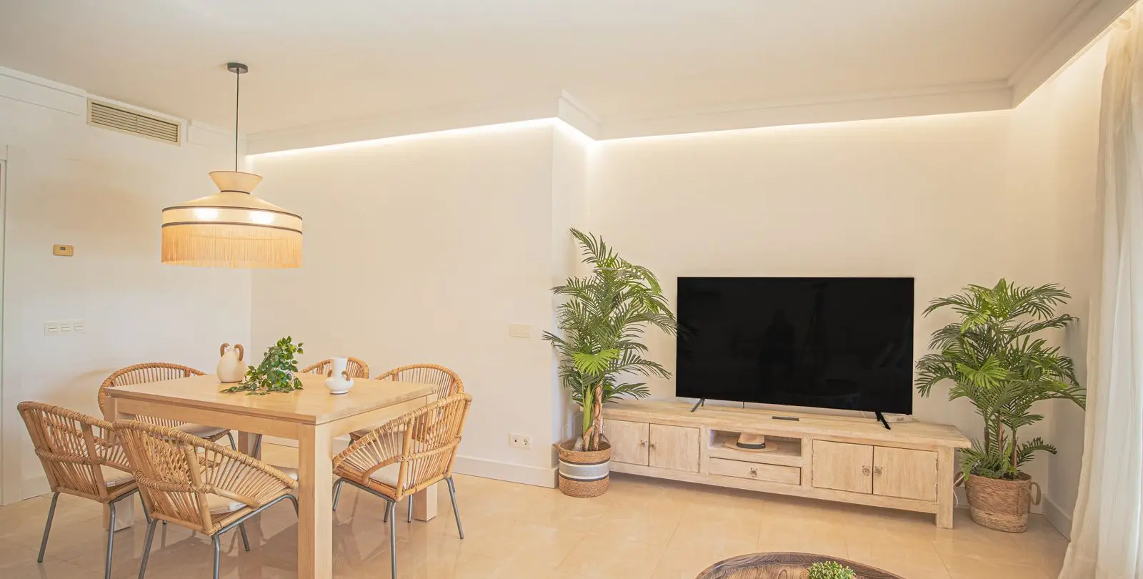 Sale of middle floor apartment in New Golden Mile 15