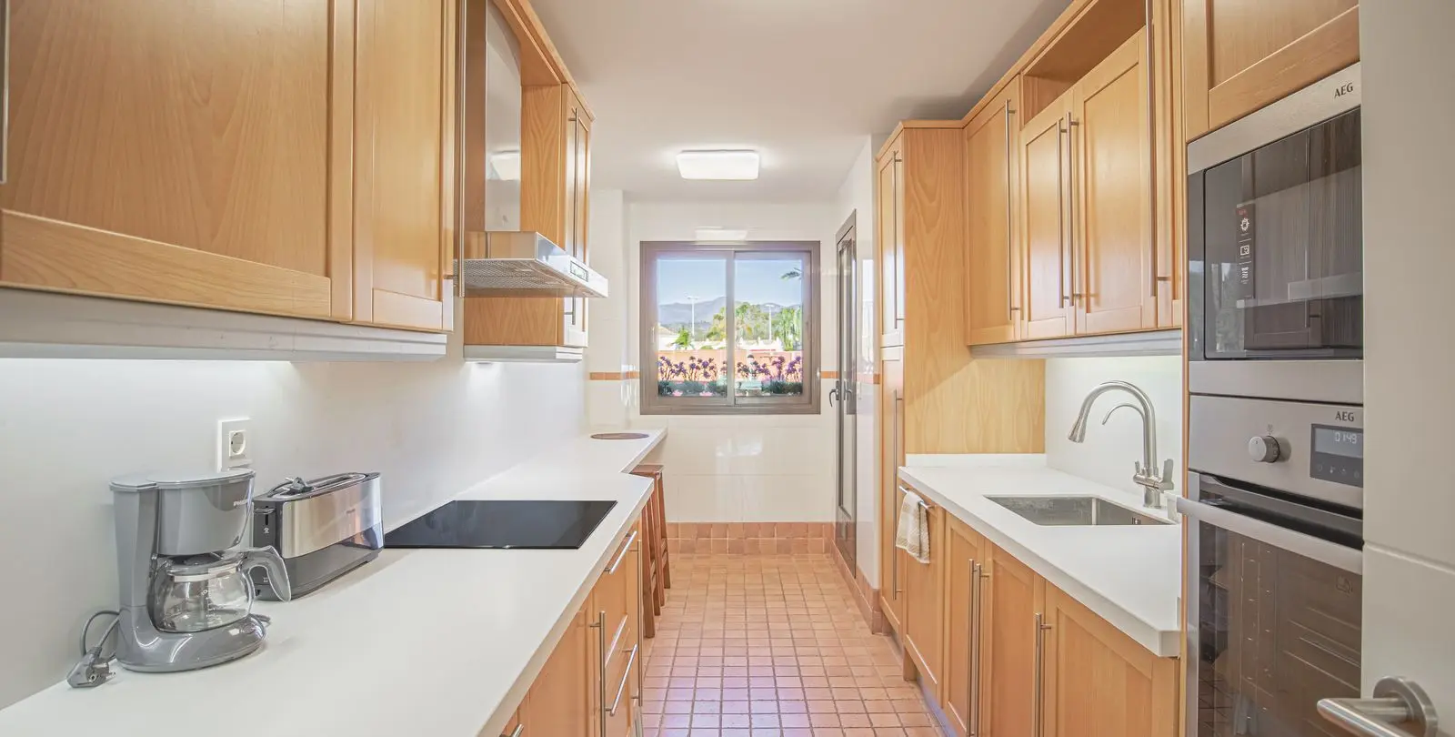 Sale of middle floor apartment in New Golden Mile 16