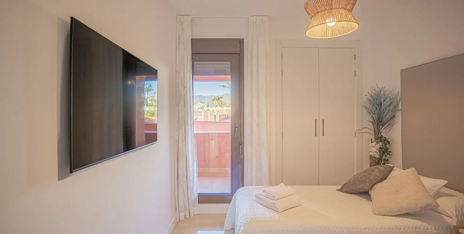 Sale of middle floor apartment in New Golden Mile 17
