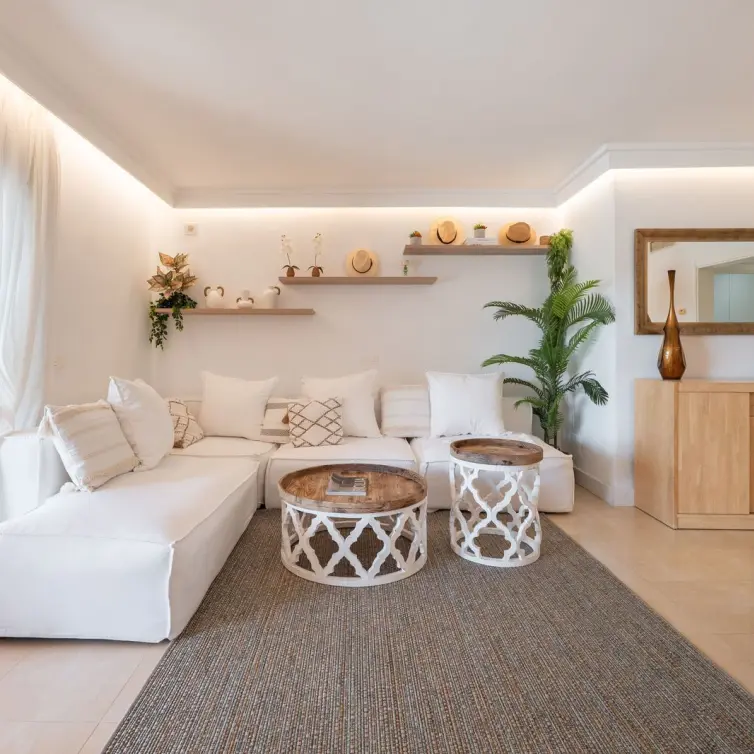 Venta de apartamento en planta media en New Golden Mile